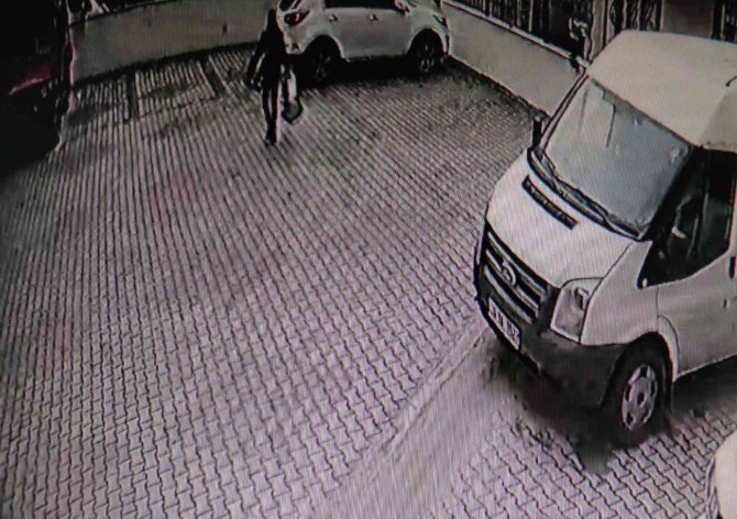Pendik’te Korkusuz Hırsızlar 2 Gün Arayla Aynı Apartmanda Hırsızlık Yaptı