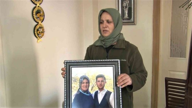 Kadıköy’de ‘Yan Baktın’ Kavgasında Öldürülen Gencin Ailesi Konuştu