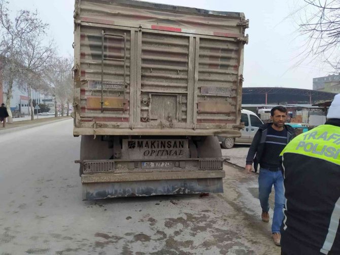 Geri Manevra Yapan Tırın Altında Kaldı