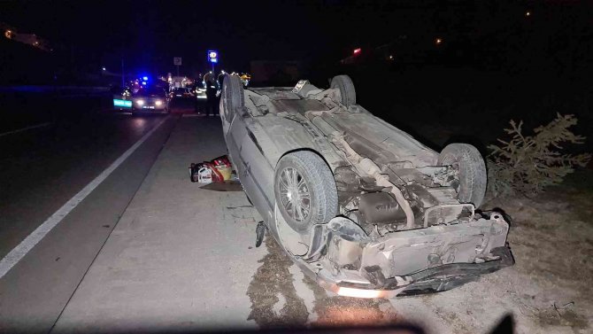Karşı Şeride Geçip Devrilen Otomobil 200 Metre Sürüklendi
