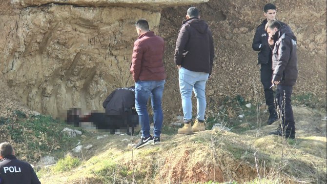 Hayvan Pazarında Başından Vurulmuş Erkek Cesedi Bulundu