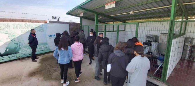 Mustafakemalpaşa Belediyesi’nin Geri Dönüşüm Projesine Liseli Gençlerden Tam Destek