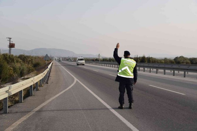 Vali Karadeniz Yerli Hız Tespit Sistemini İnceledi