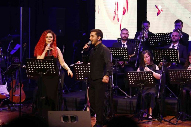 Başkan Seçer Ve Meral Seçer, ‘Sevgililer Günü Konseri’ne Katıldı