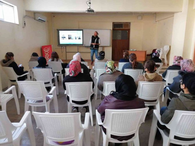 Mersin’de "En İyi Narkotik Polisi Anne" Eğitimi Verildi