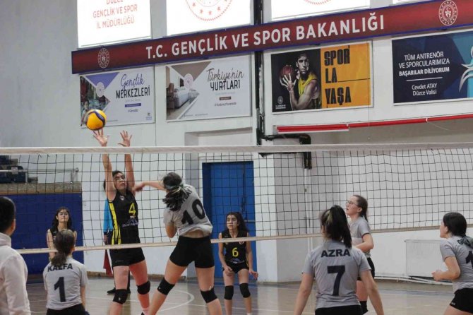 Voleybol Yarı Final Müsabakaları Düzce’de Başladı
