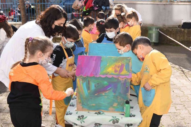 Minikler, Can Dostlarının Kulübelerini Renklendirdi