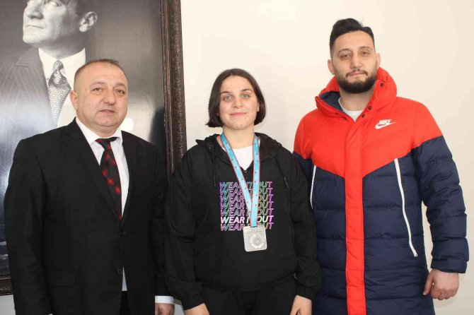 Gülsüm Ağaç Avrupa Yolcusu