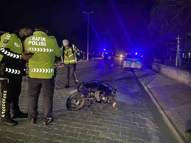 Otomobil İle Motosiklet Çarpıştı: 1 Ölü