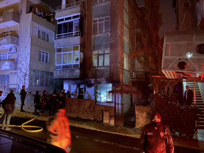 Pendik’te 4 Katlı Binada Yangın: 1 Ölü