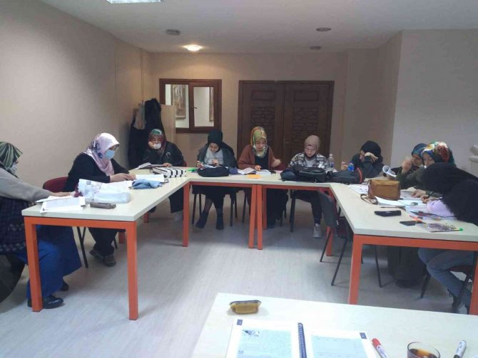 Pursaklar Belediyesi Hanım Evleri’nden Sanatsal Eserler Çıkıyor