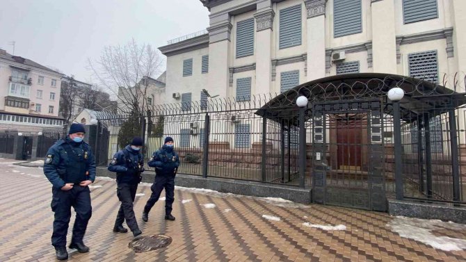 Rusya’nın Ukrayna Büyükelçiliği’nde Dumanlar Yükseldi