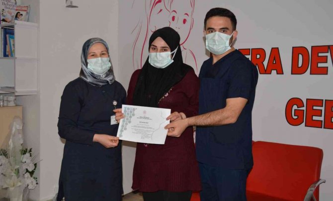 Baba Adayları Gebe Okulunda Eşleri İle Empati Kuruyor