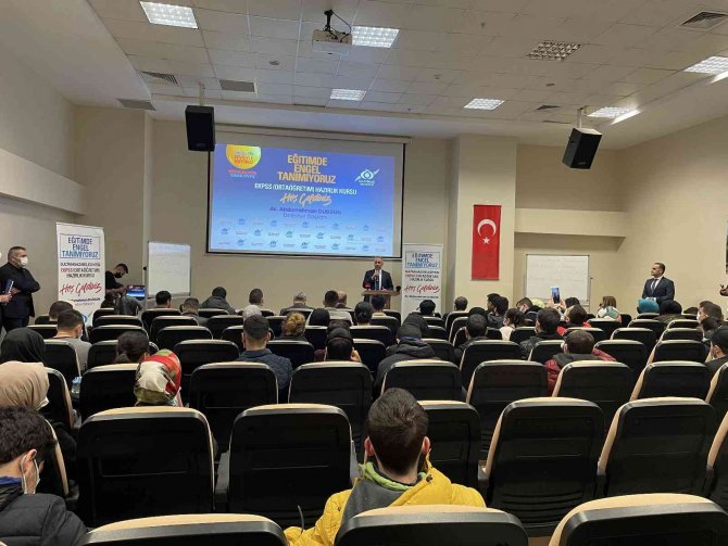 Sultangazi’de Engelli Vatandaşlara Ücretsiz Kitap Dağıtıldı