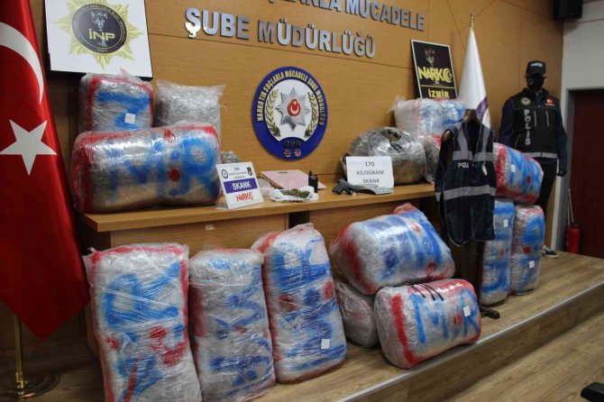 Kendisine Polis Süsü Veren Uyuşturucu Kuryesi, Kıskıvrak Yakalandı
