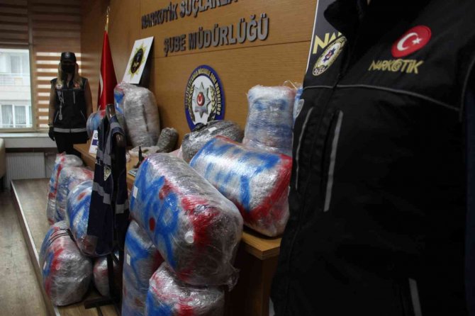 Kendisine Polis Süsü Veren Uyuşturucu Kuryesi, Kıskıvrak Yakalandı