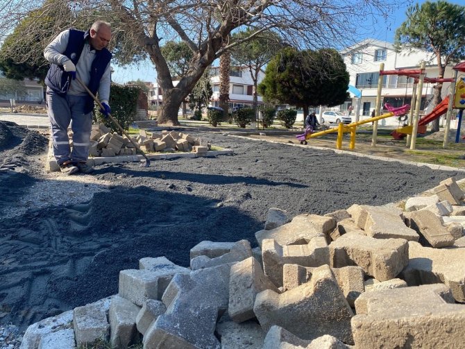 Burhaniye’de Suzan Yaz Parkı Yenileniyor