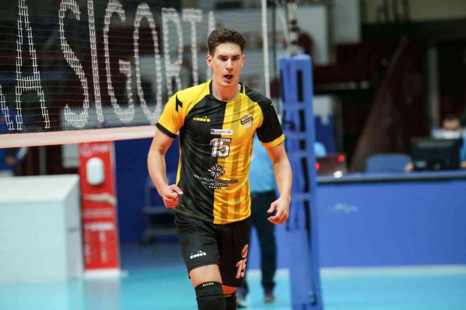 Genç Voleybolcu Ege Can Avcıl, Max Potential Ailesine Katıldı