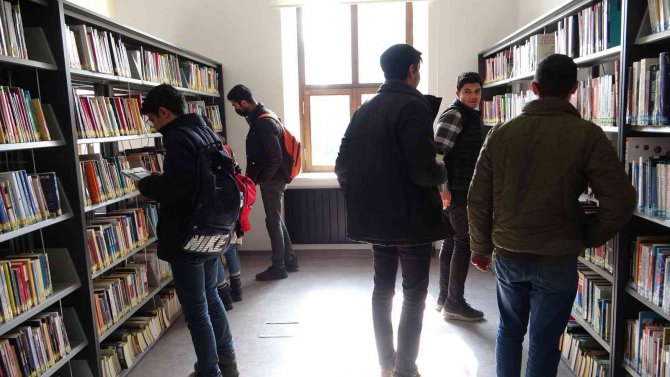 Yeni Kütüphaneyi 10 Günde 20 Bin Kişi Ziyaret Etti