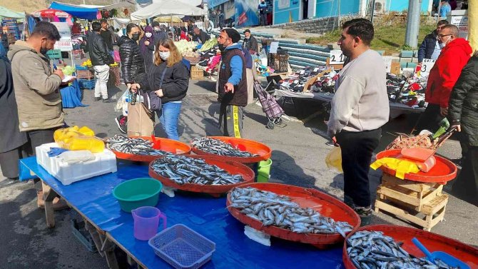 Müşteri Çekme Yarışı Yeri Göğü İnletiyor: İ̇stavrit 30, Hamsi 25 Tl