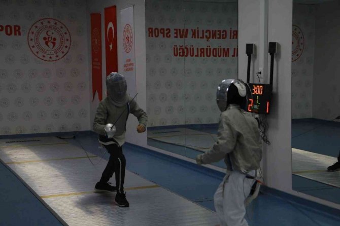 Eskrim İ̇l Birinciliği Müsabakaları Nefes Kesti