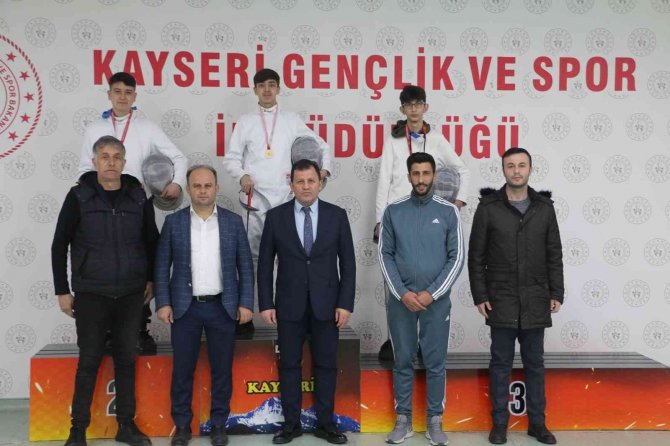 Eskrim İ̇l Birinciliği Müsabakaları Nefes Kesti