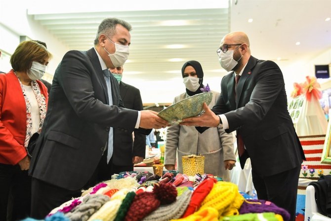 Vali Elban Karma Serginin Açılışını Yaptı