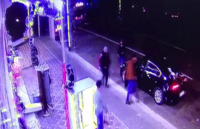 Husumetli Olduğu İş Adamını Vurdu, 2 Kişiyi Satırla Yaraladı
