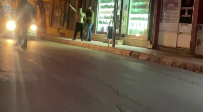 Husumetli Olduğu İş Adamını Vurdu, 2 Kişiyi Satırla Yaraladı