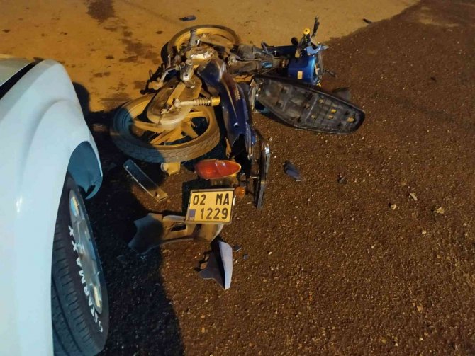 Motosiklet İle Otomobil Çarpıştı: 1 Yaralı
