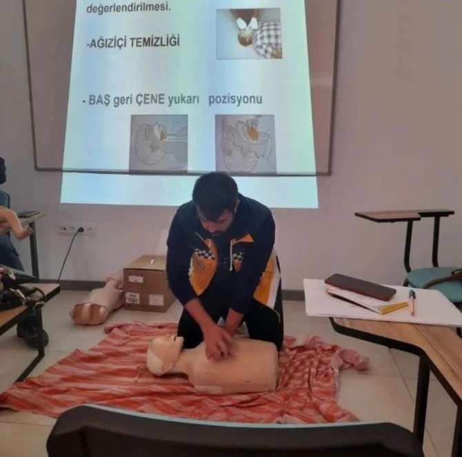 Kadınlara Temel İlk Yardım Eğitimi Verildi