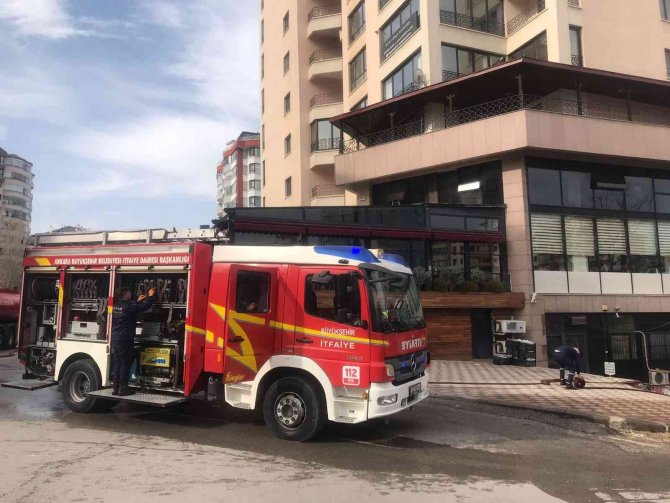 Başkent’te Restorandaki Yangında 2 Kişi Dumandan Etkilendi
