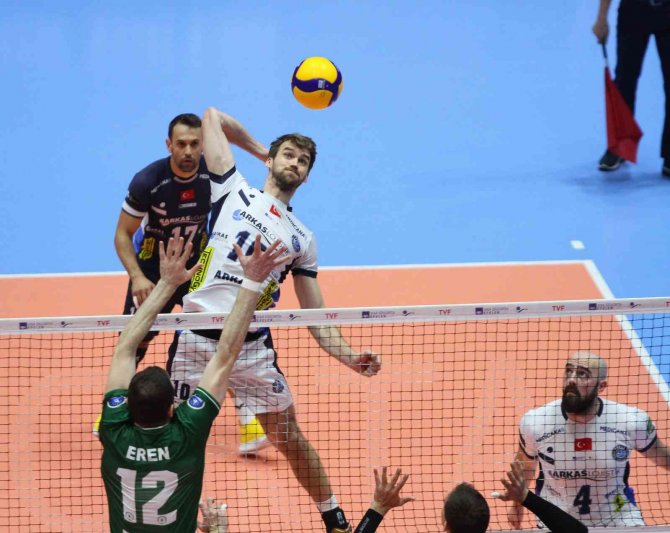 Axa Sigorta Efeler Ligi: Arkas: 3 - Bursa Büyükşehir Belediyespor: 1