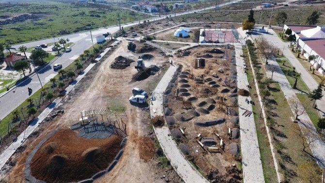 Okul Bahçesinde Hem Meyve Üretecekler Hem De Eğitim Görecekler