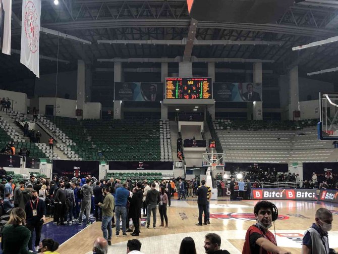 Fenerbahçe Beko - Galatasaray Nef Derbisinde Maç Durdu