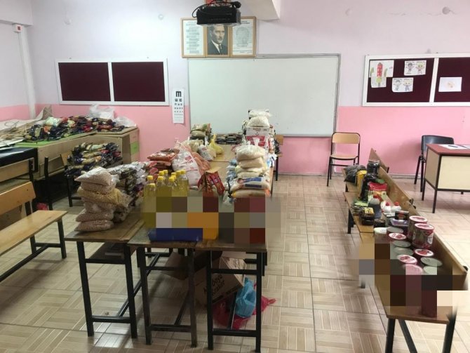 Öğretmen Ve Öğrencilerden İhtiyaç Sahiplerine Gıda Yardımı