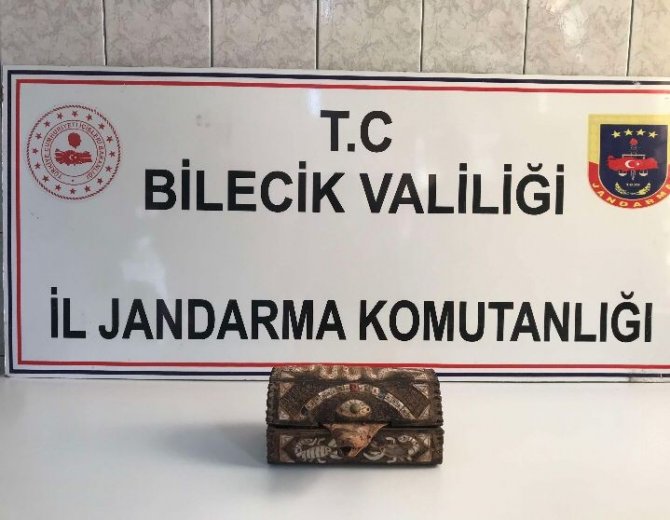 Yahudilikle İlgili Terimler Ve Figürlerin Bulunduğu Yılan Derisi Ele Geçirildi
