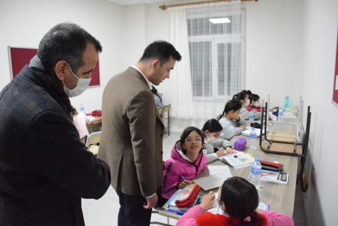 Yedisu Kaymakamı Kaya, Öğrencilerle Vakit Geçirdi