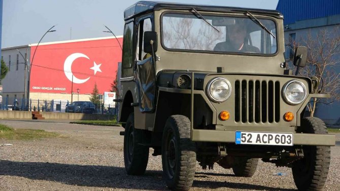 Hurdalıktan Aldığı Askeri Cipi 110 Bin Lira Harcayarak 70 Yıl Önceki Haline Çevirdi