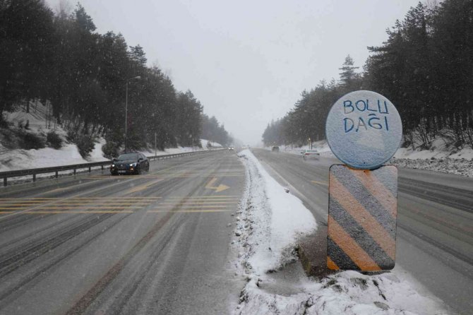 Bolu Dağı’nda Yoğun Kar Yağışı Etkili Oluyor