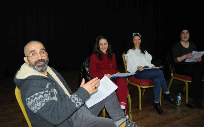 Canik’teki Genç Tiyatrocuların Oyun Heyecanı
