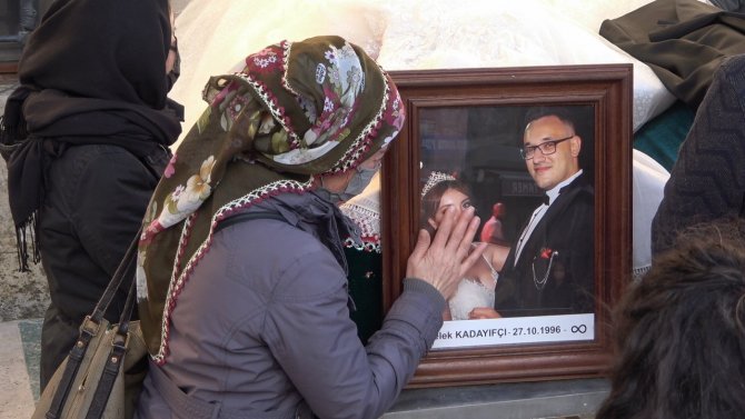 Bu Acıya Yürek Dayanmaz: Gelinlik Ve Damatlık Tabutlarına Örtü Oldu