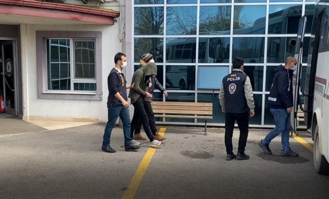 Denizli’de Cep Telefonlarına Zararlı Yazım Yükleyerek Dolandırıcılık Yapan Şebekeye Operasyon