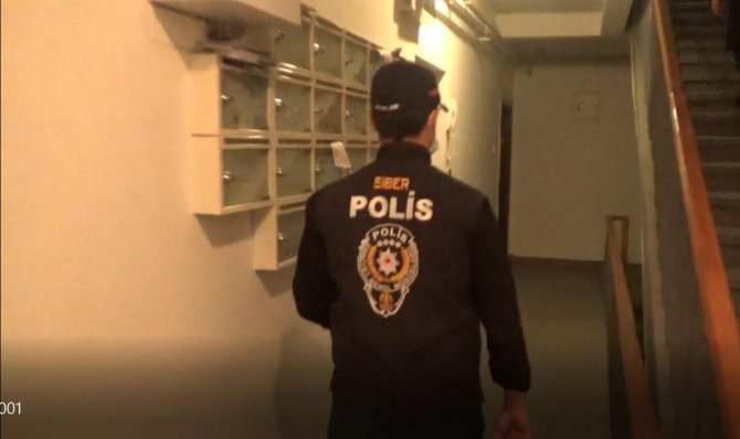 Denizli’de Cep Telefonlarına Zararlı Yazım Yükleyerek Dolandırıcılık Yapan Şebekeye Operasyon