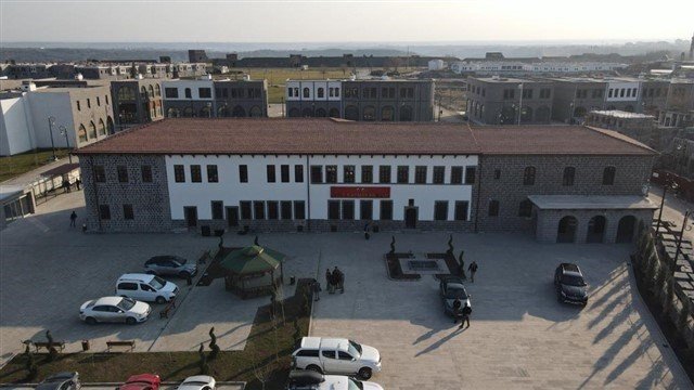 Terör Örgütü Pkk’nın Zarar Verdiği Okul Kaymakamlık Binasına Dönüştürüldü