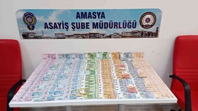 Ölen Kocasının Emekli İkramiyesi Yastık Altındaki 130 Bin Lirayı Telefon Dolandırıcısına Kaptırdı