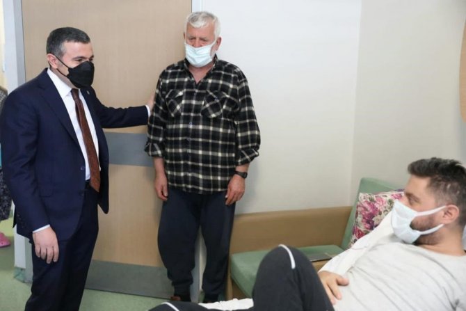 Vali Atay Hastaları Ziyaret Etti