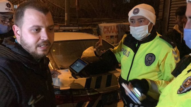 Edirne’de Polis Ekiplerinin Alkollü Sürücüler İle İmtihanı: Alkolmetreye Üflemiyorum
