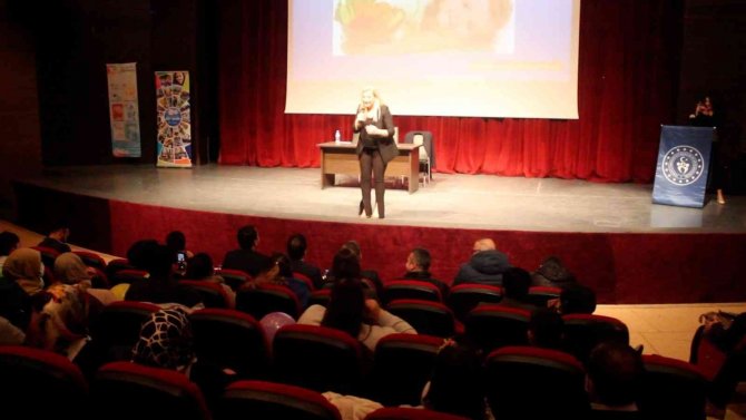 Çocuklarda Sağlıklı Beslenme Ve Spor Konferansı