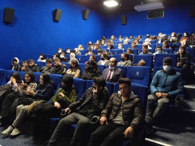 “Kesişme: İ̇yi Ki Varsın Eren” Filmi İlgi Görmeye Devam Ediyor